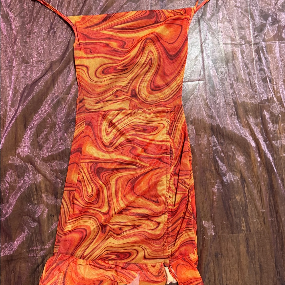 PrettyLittleThing Fiery Swirl Strapless Dress
